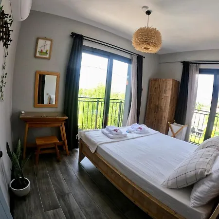 Akyaka Kitesurf 1 Tuem Oezel Havuz Ve Bahceli Villa