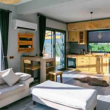Akyaka Kitesurf 1 Tuem Oezel Havuz Ve Bahceli Villa