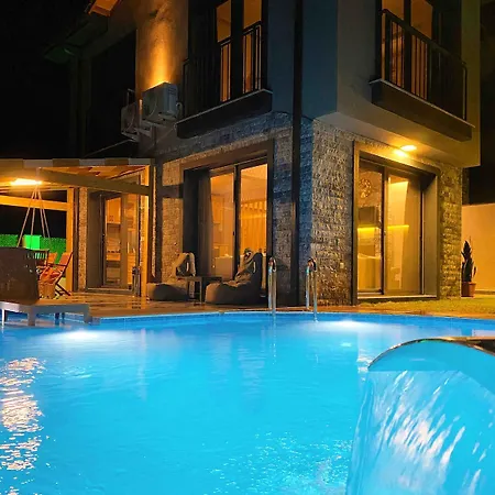 Villa Akyaka Kitesurf 1 Tuem Oezel Havuz Ve Bahceli